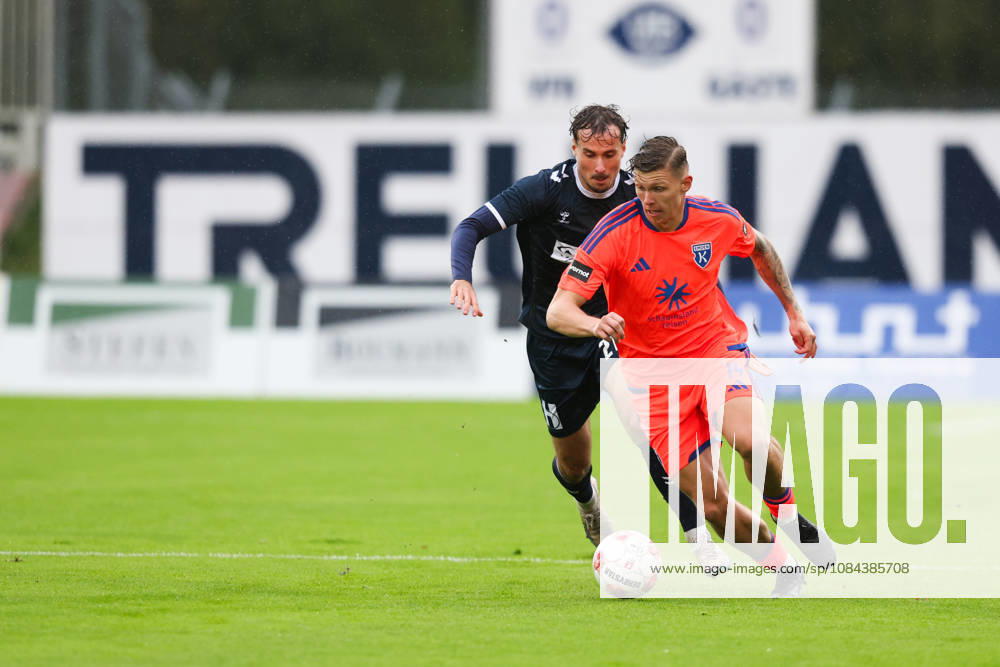 Soccer, Men s, Regionalliga Nord, Matchday 14, VfB Oldenburg vs. BSV Kickers Emden; Luc Ihorst (No. 14, orange) of BSV Kickers Emden in a tackle with Nick Otto (No. 21) of VfB Oldenburg