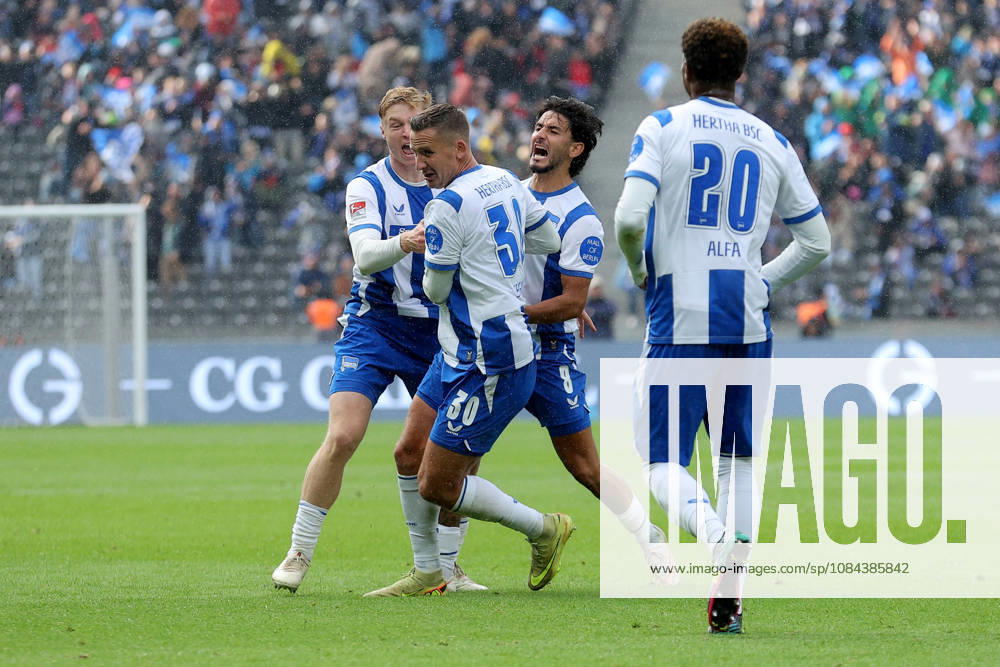 Soccer 2. Bundesliga, Hertha BSC Berlin vs. SpVgg Greuther Fürth: Goal celebration after Paul Seguin’s goal to make it 2–0 for Hertha BSC Berlin. DFL and DFB regulations prohibit any use of photographs as image sequences and or quasi-video. Berlin