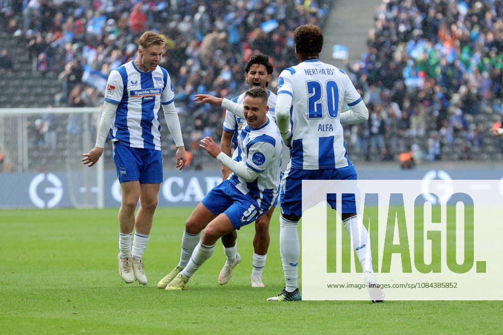 Soccer 2. Bundesliga, Hertha BSC Berlin vs. SpVgg Greuther Fürth: Goal celebration after Paul Seguin’s goal to make it 2–0 for Hertha BSC Berlin. DFL and DFB regulations prohibit any use of photographs as image sequences and or quasi-video. Berlin