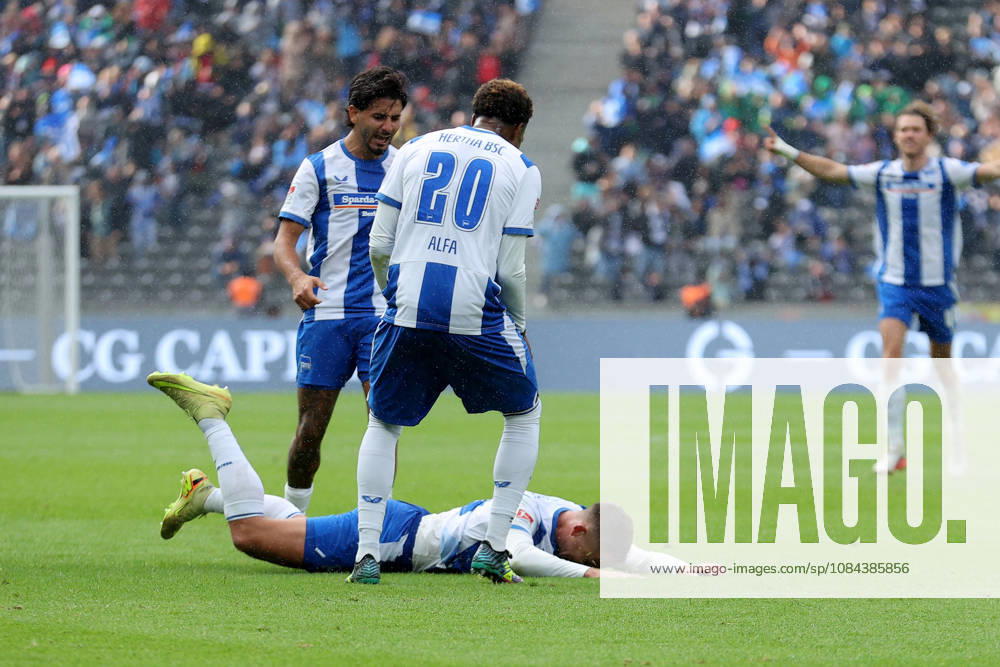 Soccer 2. Bundesliga, Hertha BSC Berlin vs. SpVgg Greuther Fürth: Goal celebration after Paul Seguin’s goal to make it 2–0 for Hertha BSC Berlin. DFL and DFB regulations prohibit any use of photographs as image sequences and or quasi-video. Berlin
