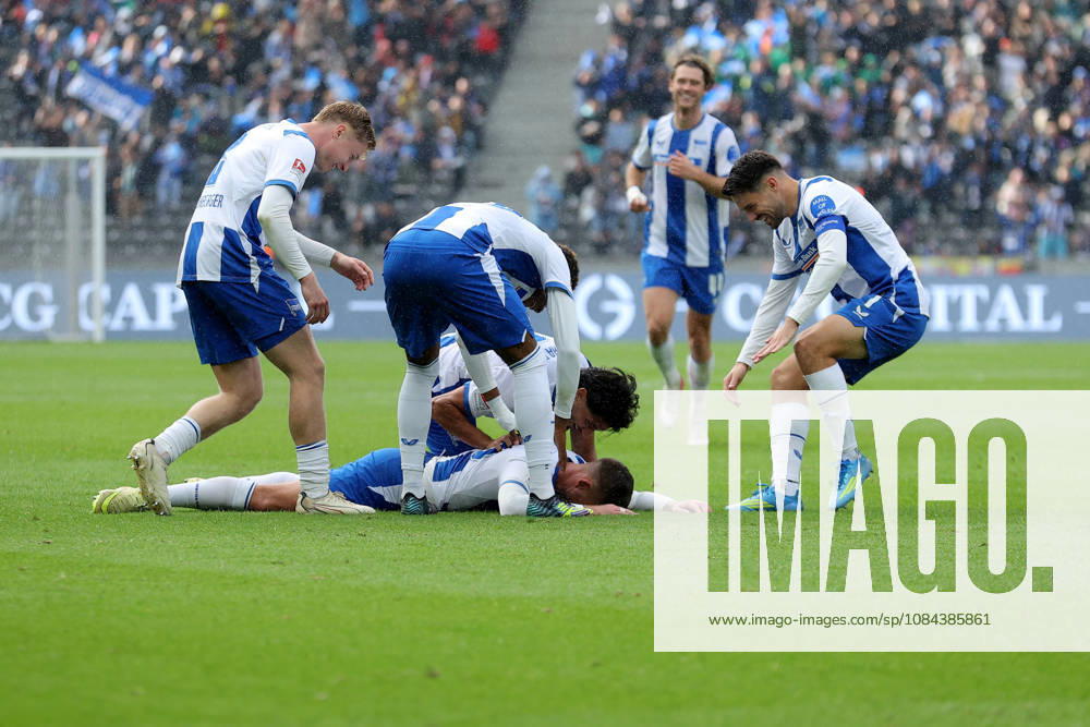 Soccer 2. Bundesliga, Hertha BSC Berlin vs. SpVgg Greuther Fürth: Goal celebration after Paul Seguin’s goal to make it 2–0 for Hertha BSC Berlin. DFL and DFB regulations prohibit any use of photographs as image sequences and or quasi-video. Berlin