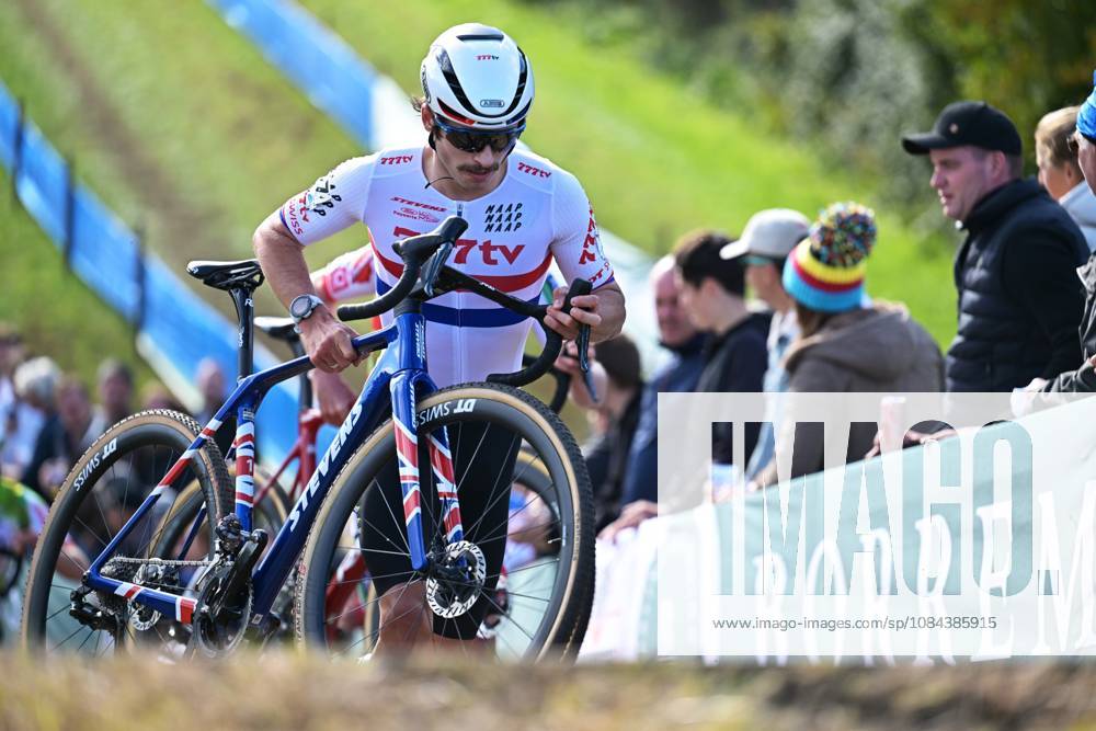 Great Britain s Cameron Mason pictured in action during the men elite race of the Mosselcross cyclocross cycling event, on Sunday 11 October 2026, in Dendermonde, the first race (out of 7) of the HG Cross competition. DAVIDxPINTENS x189448472x