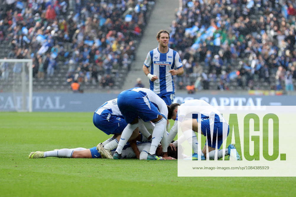 Soccer 2. Bundesliga, Hertha BSC Berlin vs. SpVgg Greuther Fürth: Goal celebration after Paul Seguin’s goal to make it 2–0. Hertha BSC Berlin. DFL and DFB regulations prohibit any use of photographs as image sequences and or quasi-video. Berlin