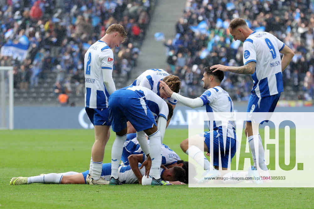 Soccer 2. Bundesliga, Hertha BSC Berlin vs. SpVgg Greuther Fürth: Goal celebration after Paul Seguin’s goal to make it 2–0. Hertha BSC Berlin. DFL and DFB regulations prohibit any use of photographs as image sequences and or quasi-video. Berlin