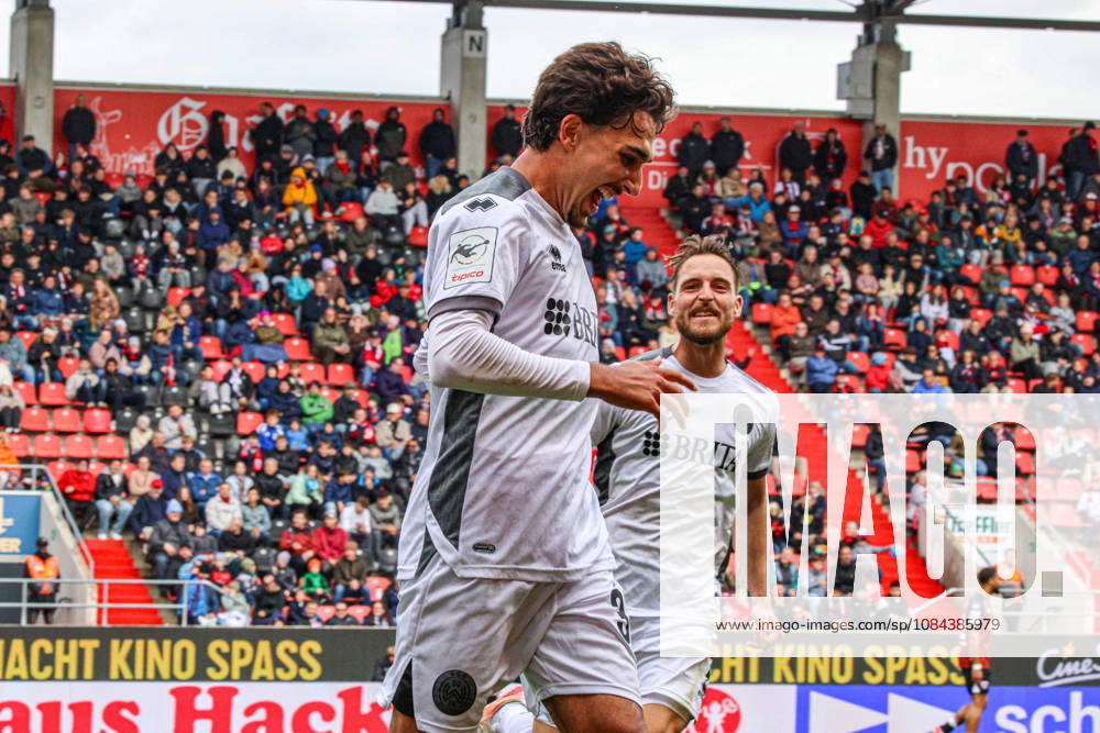 Raul Paula of SV Wehen Wiesbaden, No. 32, scores to make it 0–2 and celebrates—and rightly so—during the match between FC Ingolstadt 04 and SV Wehen Wiesbaden on October 11, 2026, DFB regulations prohibit any use of photographs as image sequences and or quasi-video. GER, Soccer, 3. Liga, Matchday 8, FC Ingolstadt 04 vs. SV Wehen Wiesbaden, October 11, 2026, Audi Sportpark Ingolstadt