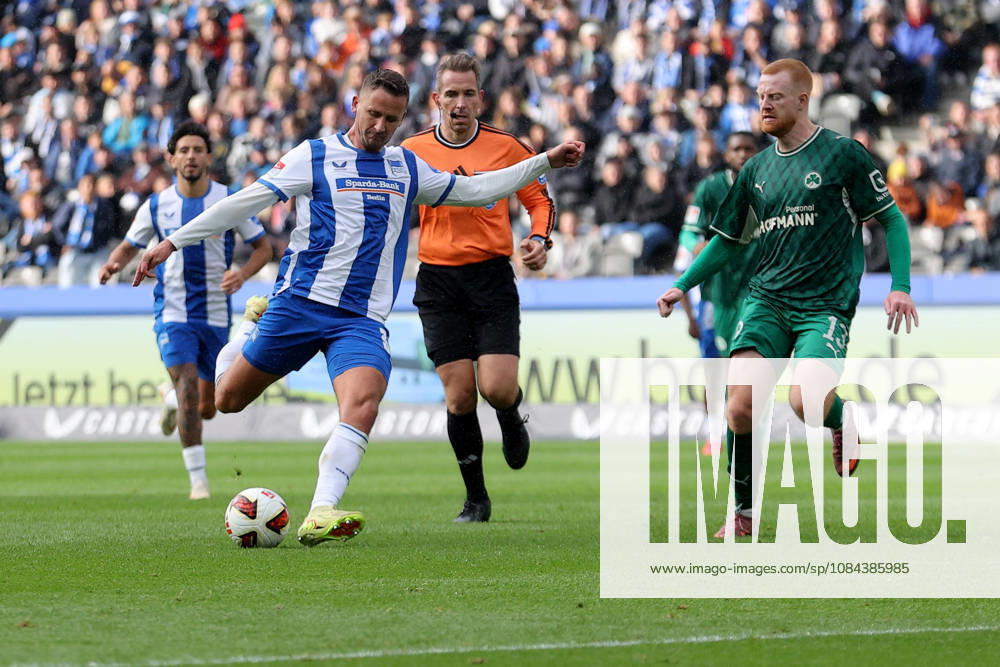 Soccer 2. Bundesliga, Hertha BSC Berlin vs. SpVgg Greuther Fürth; Paul Seguin of Hertha BSC Berlin, goal scorer, scores the goal, goal, scores the goal 2–0 Berlin