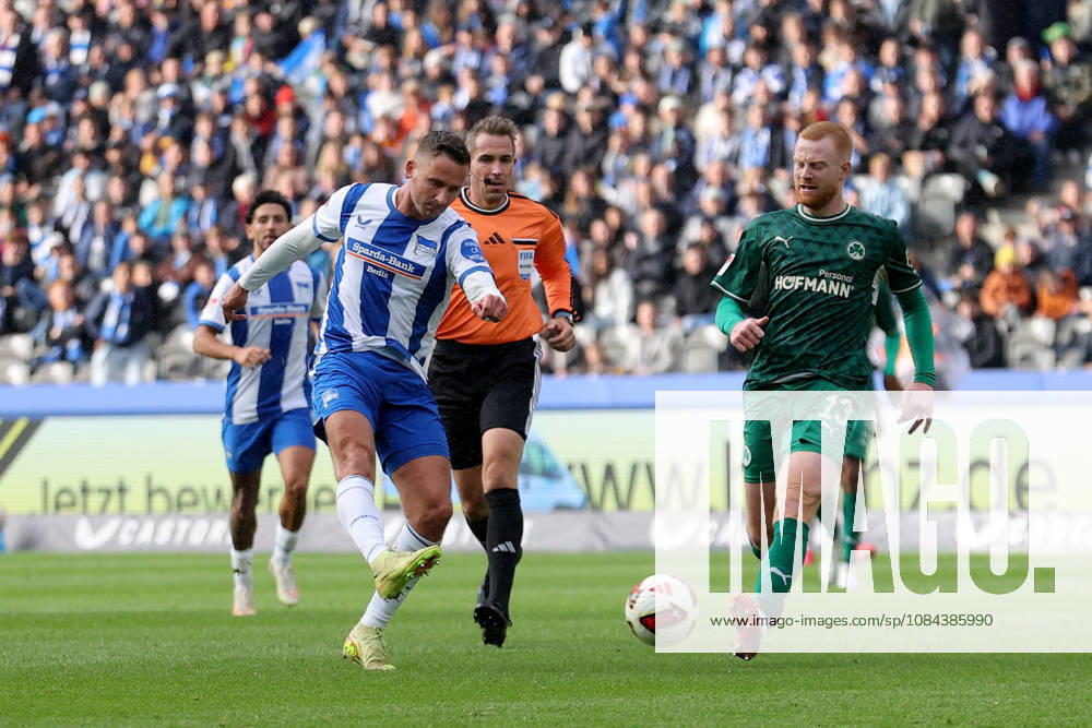 Soccer 2. Bundesliga, Hertha BSC Berlin vs. SpVgg Greuther Fürth; Paul Seguin of Hertha BSC Berlin, goal scorer, scores the goal, goal, scores the goal 2–0 Berlin