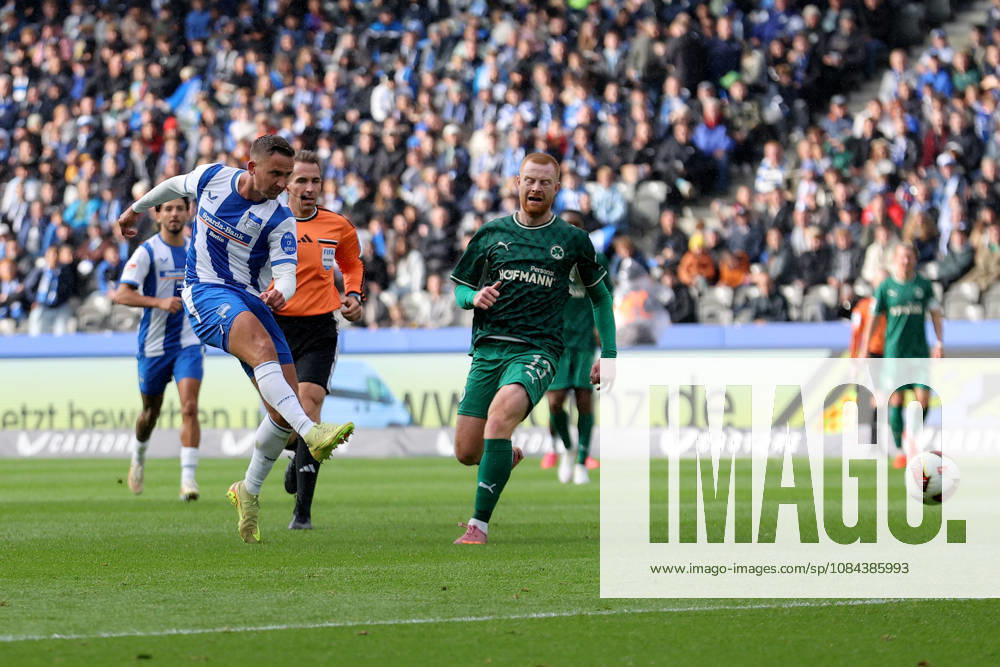 Soccer 2. Bundesliga, Hertha BSC Berlin vs. SpVgg Greuther Fürth; Paul Seguin of Hertha BSC Berlin, goal scorer, scores the goal, goal, scores the goal 2–0 Berlin