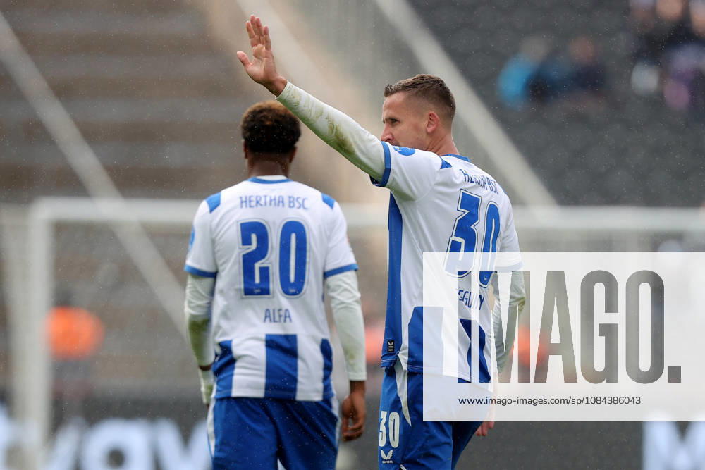 Soccer, 2. Bundesliga, Hertha BSC Berlin vs. SpVgg Greuther Fürth: Goal celebration after Paul Seguin’s goal to make it 2–0 for Hertha BSC Berlin. DFL and DFB regulations prohibit any use of photographs as image sequences and or quasi-video. Berlin