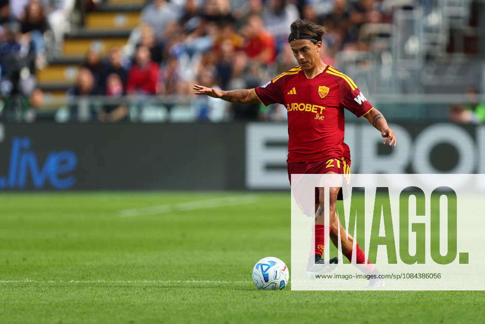 Serie A Como 1907 - As Roma Paulo Dybala of AS Roma the Serie A match beetween Como 1907 and As Roma at Stadio Giuseppe Sinigaglia on October 11 2026 in Como Italy . Como Stadio Giuseppe Sinigaglia Italy