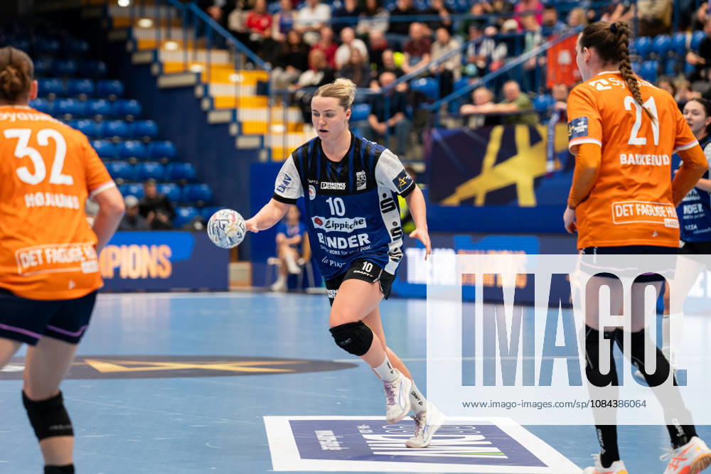 HSG Blomberg Lippe GER vs. Odense Handbold DEN, Handball, EHF Champions League Women, Group Stage, October 11, 2026, 2026–2027 Season, Lemgo Maxi Muehlner HSG Blomberg Lippe, No. 10 building up play at the Lemgo Phoenix Contact Arena, Germany
