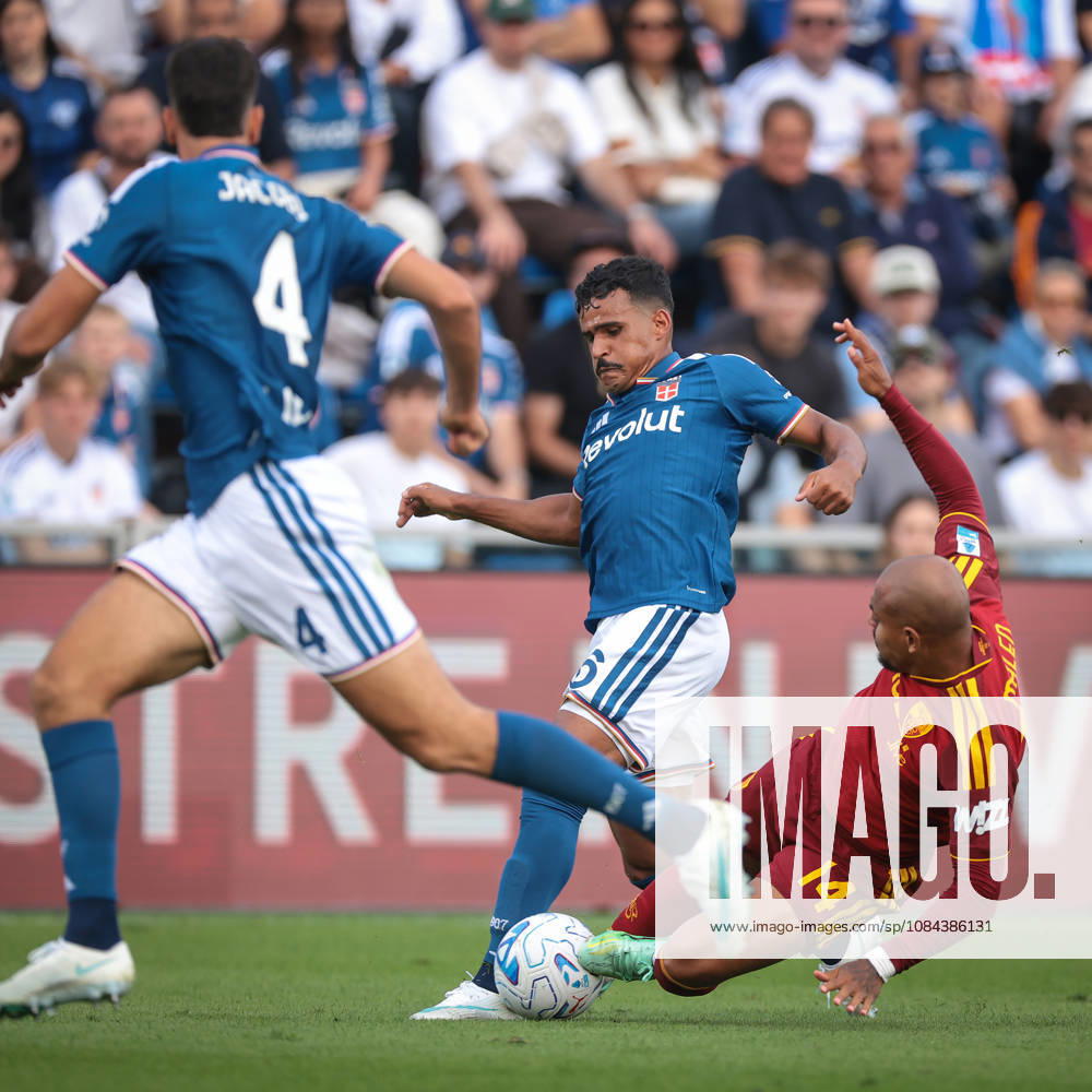 Como 1907 v AS Roma - Serie A - Season 2026-2027 Como, Italy, 11th October 2026. Donyell Malen of AS Roma makes a rash challenge on Kaiki Bruno Da Silva of Como 1907, deemed worthy of a red card by the Referee Michael Fabbri during the Como 1907 vs AS Roma Serie A match at Stadio Giuseppe Sinigaglia, Como. Picture credit should read: Jonathan Moscrop Como Stadio Giuseppe Sinigaglia Italy