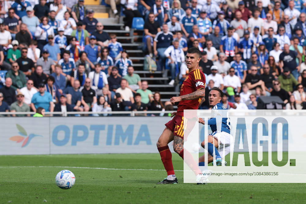Como 1907 v AS Roma - Serie A - Season 2026-2027 Como, Italy, 11th October 2026. during the Como 1907 vs AS Roma Serie A match at Stadio Giuseppe Sinigaglia, Como. Picture credit should read: Jonathan MoscropComo, Italy, 11th October 2026. Gianluca Mancini of AS Roma looks on as Maxence Caqueret of Como 1907 fires a shot narrowly wide of the upright during the Como 1907 vs AS Roma Serie A match at Stadio Giuseppe Sinigaglia, Como. Picture credit should read: Jonathan Moscrop Como Stadio Giuseppe Sinigaglia Italy
