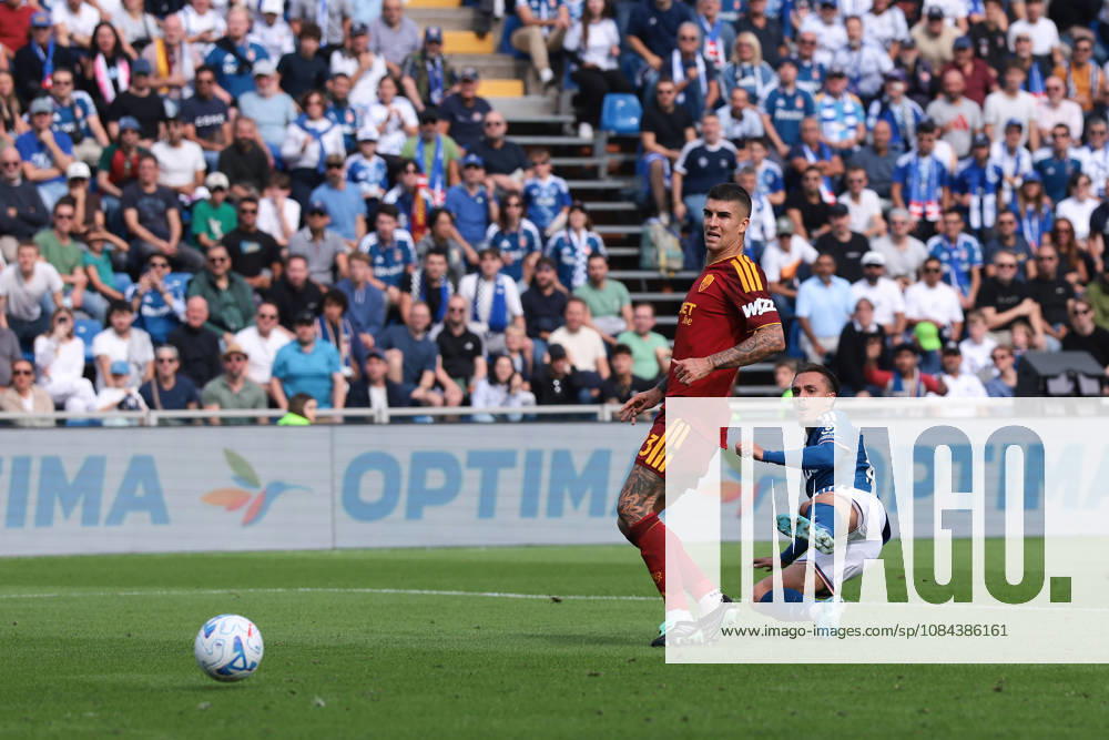 Como 1907 v AS Roma - Serie A - Season 2026-2027 Como, Italy, 11th October 2026. during the Como 1907 vs AS Roma Serie A match at Stadio Giuseppe Sinigaglia, Como. Picture credit should read: Jonathan MoscropComo, Italy, 11th October 2026. Gianluca Mancini of AS Roma looks on as Maxence Caqueret of Como 1907 fires a shot narrowly wide of the upright during the Como 1907 vs AS Roma Serie A match at Stadio Giuseppe Sinigaglia, Como. Picture credit should read: Jonathan Moscrop Como Stadio Giuseppe Sinigaglia Italy