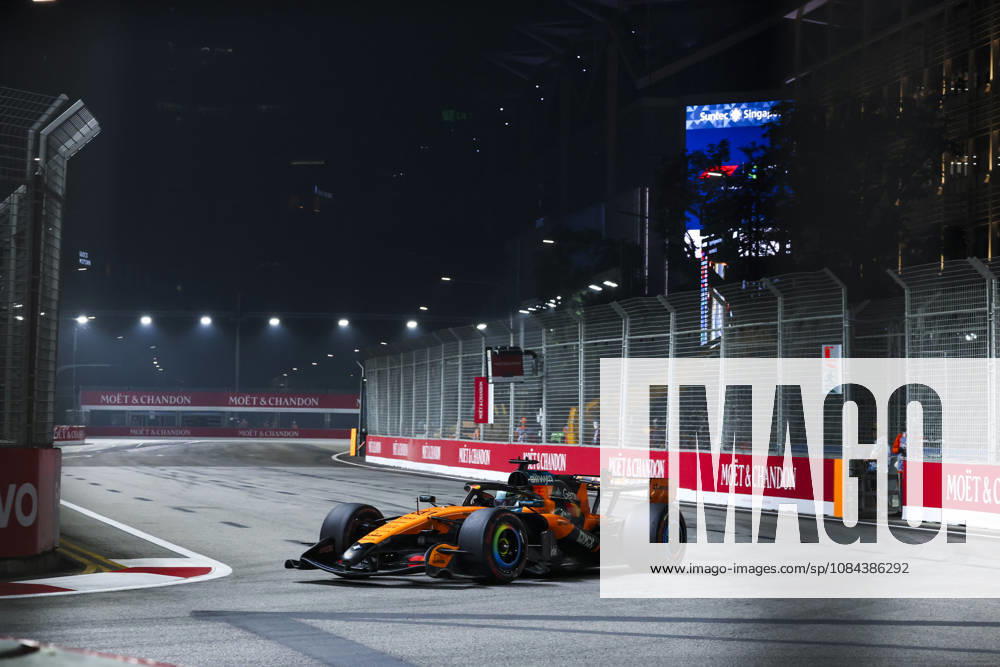 F1 - SINGAPORE GRAND PRIX 2026 81 PIASTRI Oscar (aus), McLaren F1 Team MCL40, action during the 2026 Formula 1 Singapore Grand Prix, 17th round of the 2026 Formula One World Championship, WM, Weltmeisterschaft from October 9 to 11, 2026 on the Marina Bay Street Circuit, in Singapore, Singapore - SingaporeSingapore