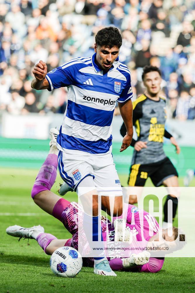 ZWOLLE - Koen Kostons of PEC Zwolle, SC Cambuur goalkeeper Thijs Jansen (lr) during the Dutch Eredivisie match between PEC Zwolle and Cambuur at the MAC3Park stadium on October 11, 2026 in Zwolle, the Netherlands. VINCENT JANNINK ANP Eredivisie 2026 27 ANPxSportx IVx 572129297 originalFilename: 572129297