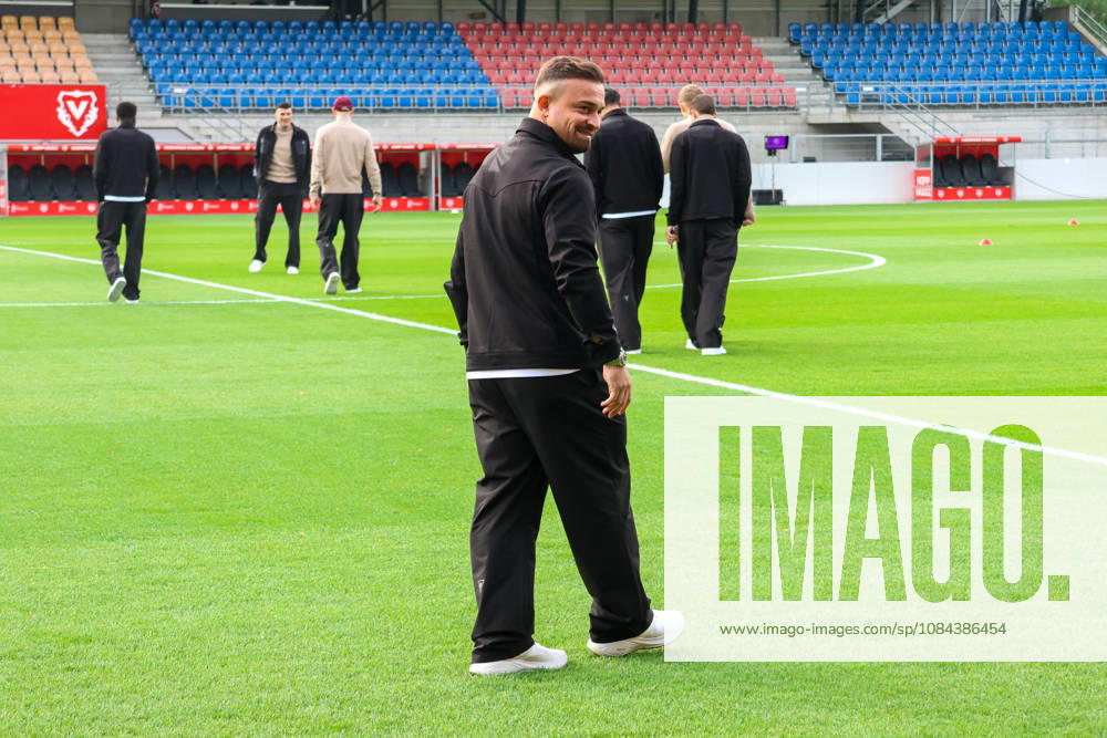 Soccer Liechtenstein Brack Super League 2026–2027, Matchday 10, October 11, 2026, 4:30 p.m. FC Vaduz vs. FC Basel 1893 Rheinpark Stadium, Vaduz, Liechtenstein Xherdan Shaqiri runs onto the field for the first time this season at the Rheinpark Stadium in Vaduz, Liechtenstein