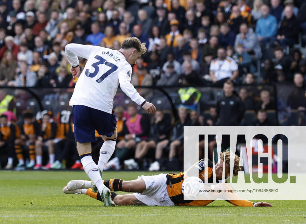 Kingston upon Hull, England, 11th October 2026. Regan Slater of Hull City tackles James Garner of Everton during the Hull City vs Everton Premier League match at the MKM Stadium, Kingston upon Hull. Picture credit should read: Cody Froggatt Sportimage . SPI_024_CF_HULL_CITY_EVERTON SPI-5062-0023