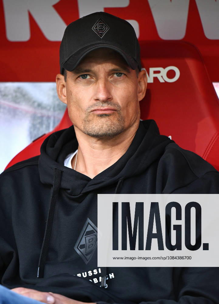 Cologne, Germany, Bundesliga 1, Matchday 5, Rhein Energie Stadium Cologne, 1. FC Köln vs. Borussia Mönchengladbach; Head Coach Alexander Blessin (BMG)
