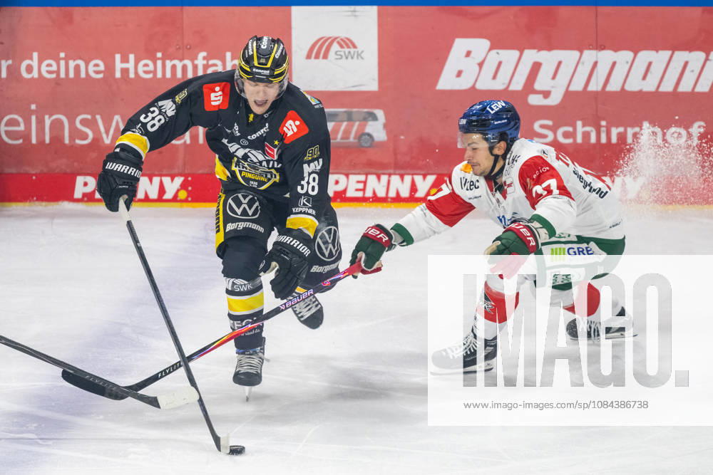 Face-off between Tim Schuetz of the Krefeld Pinguine, 38, and Sean Malone of the Augsburger Panther, 17; Krefeld Pinguine vs. Augsburger Panther, ice hockey, Penny DEL, Matchday 8, 2026–2027 season, October 11, 2026, Krefeld Pinguine vs. Augsburger Panther, ice hockey, Penny DEL, Matchday 8, 2026–2027 season, October 11, 2026, Krefeld