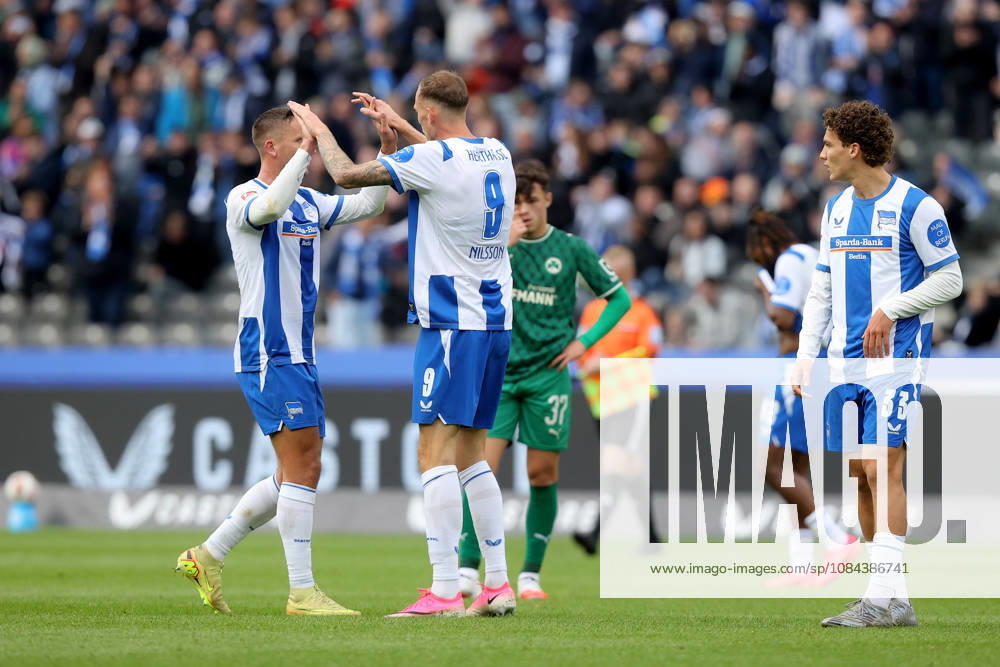 Soccer, 2. Bundesliga, Hertha BSC Berlin vs. SpVgg Greuther Fürth; from left: Niklas Kolbe, Hertha BSC Berlin; Gustaf Nilsson, Hertha BSC Berlin; Hertha BSC Berlin celebrating, joy over the victory; ; Berlin