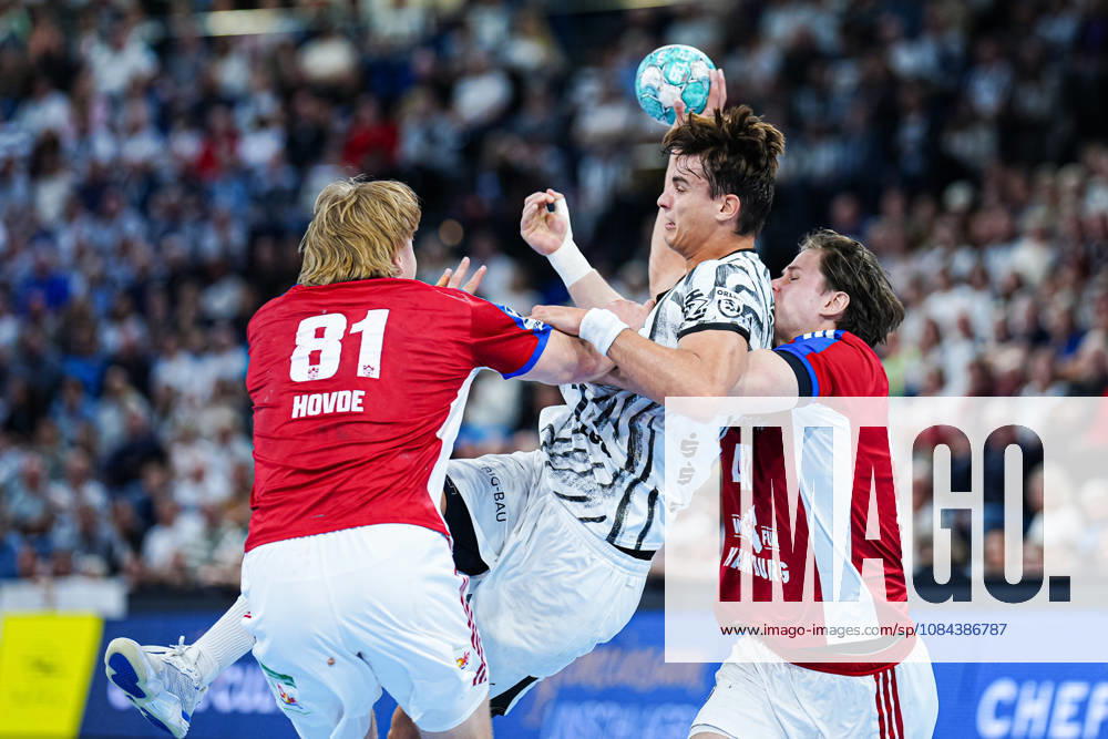 Martin Hovde, Handball Club Hamburg, 81; Julian Köster, THW Kiel, 07; Jan Christian Schmidt, Handball Club Hamburg, 42 (GER); THW Kiel vs. Handball Club Hamburg, Handball, 1st Bundesliga, Matchday 8, 2026–2027 season, October 11, 2026 GER, THW Kiel vs. Handball Club Hamburg, Handball, 1st Bundesliga, Matchday 8, 2026–2027 Season, October 11, 2026, Kiel