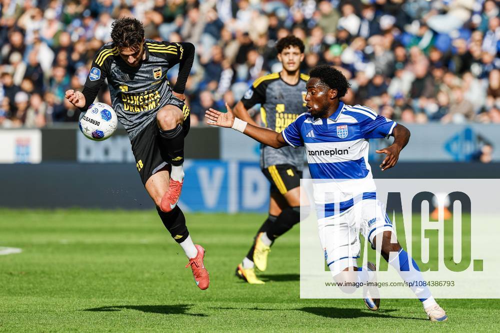 ZWOLLE - Morgan Costarelli of SC Cambuur, Dylan Mbayo of PEC Zwolle (lr) during the Dutch Eredivisie match between PEC Zwolle and Cambuur at the MAC3Park stadium on October 11, 2026 in Zwolle, the Netherlands. VINCENT JANNINK ANP Eredivisie 2026 27 ANPxSportx IVx 572129705 originalFilename: 572129705