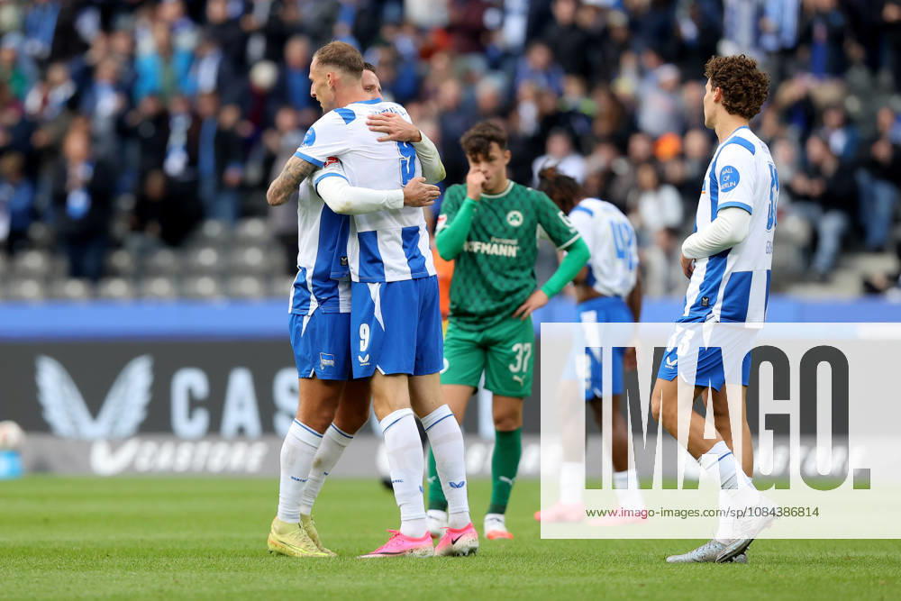 Soccer, 2. Bundesliga, Hertha BSC Berlin vs. SpVgg Greuther Fürth; from left: Niklas Kolbe, Hertha BSC Berlin; Gustaf Nilsson, Hertha BSC Berlin; Hertha BSC Berlin celebrating, joy over the victory. DFL and DFB regulations prohibit any use of photographs as image sequences and or quasi-video. Berlin