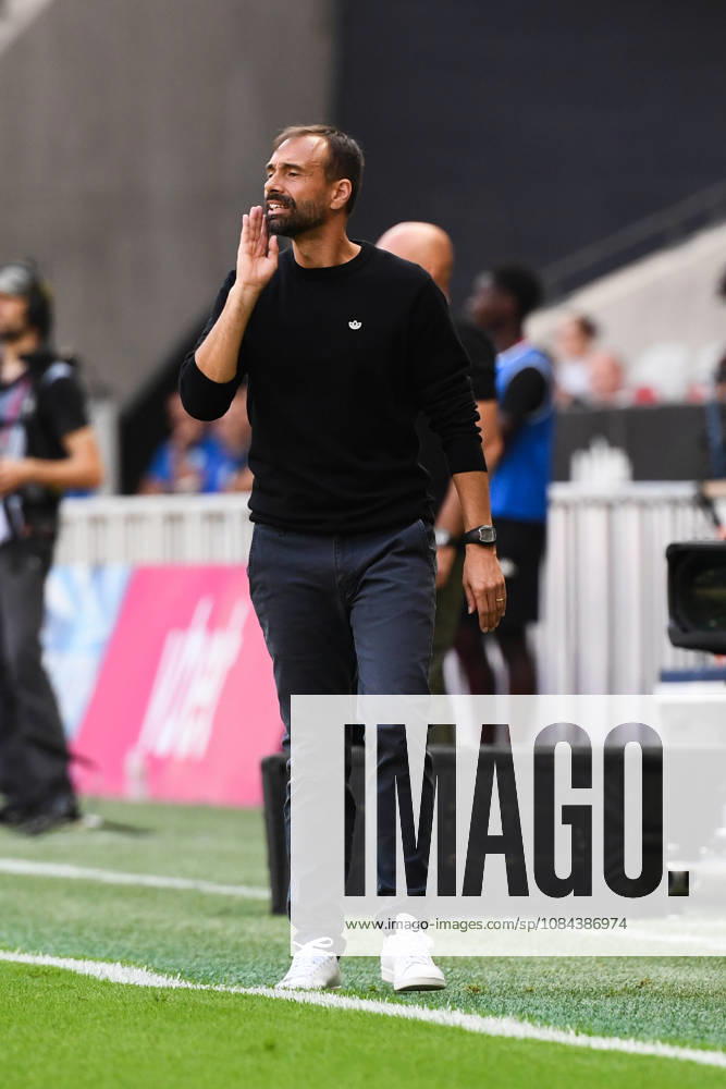 OGC Nice v RC Strasbourg Alsace - Ligue 1 McDonald s 2026 2027 Hugo OLIVEIRA Head Coach of RC Strasbourg during Ligue 1 McDonald s match between Nice and Strasbourg at Allianz Riviera Stadium on October 11, 2026 in Nice, France. Nice France