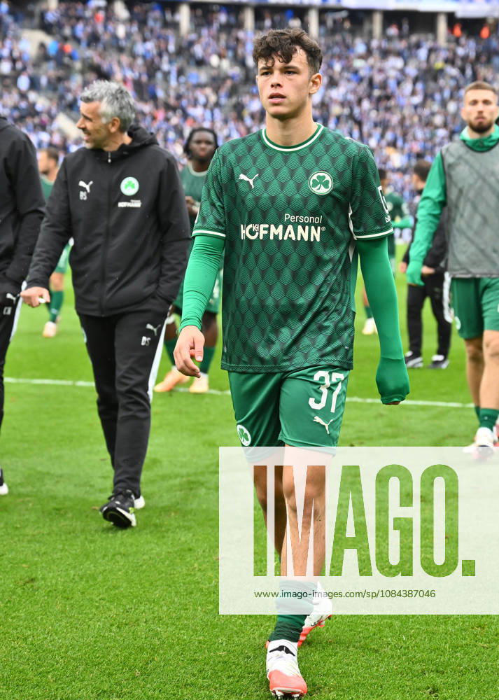 Soccer Season 2026–2027, Matchday 2, Bundesliga, Hertha BSC Berlin vs. SpVgg Greuther Fürth (Kleeblatt), Sports photo by Zink . DFL regulations prohibit any use of photographs as image sequences and or quasi-video; for editorial use only. for editorial use only. Faton Ademi 37, SpVgg Greuther Fürth after the final whistle