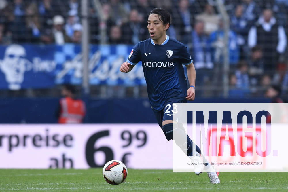 Soccer, 2. Bundesliga, Matchday 7: VfL Bochum vs. DSC Arminia Bielefeld on October 11, 2026, at the Vonovia Ruhrstadion in Bochum. Koji Miyoshi, Bochum. DFL regulations prohibit any use of photographs as image sequences and or quasi-video. xRx