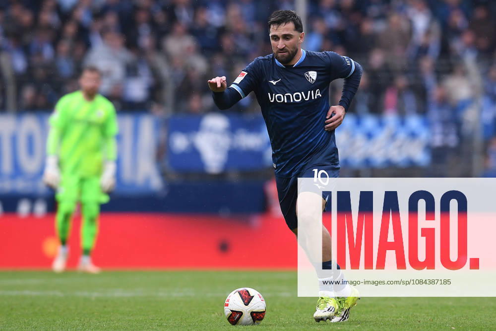 Soccer, 2. Bundesliga, Matchday 7: VfL Bochum vs. DSC Arminia Bielefeld on October 11, 2026, at the Vonovia Ruhrstadion in Bochum. Berkan Taz, Bochum. DFL regulations prohibit any use of photographs as image sequences and or quasi-video. xRx