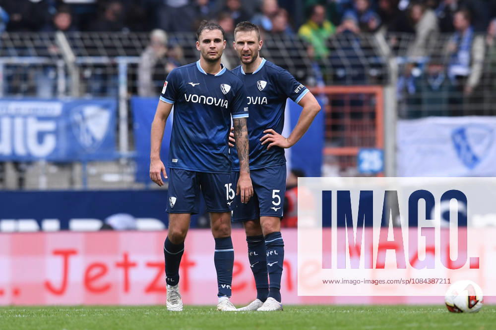 Soccer, 2. Bundesliga, Matchday 7: VfL Bochum vs. DSC Arminia Bielefeld on October 11, 2026, at the Vonovia Ruhrstadion in Bochum. Michael Steinwender, Bochum, on the left, Karol Mets of Bochum; on the right, looking disappointed after the final whistle. DFL regulations prohibit any use of photographs as image sequences and or quasi-video. xRx