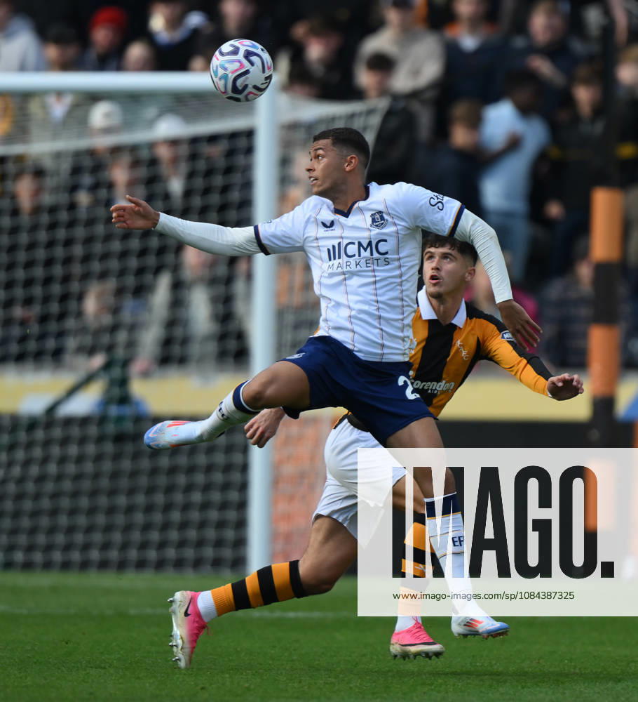 Hull City v Everton Premier League Hull City s Ryan Giles and Evertons Brennan Johnson battle for the ball during the Premier League match at the MKM Stadium, Hull 11 10 2026 UK Newspapers OUT