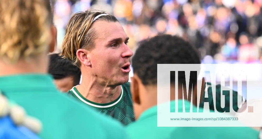 Soccer Season 2026–2027, Matchday 2, Bundesliga, Hertha BSC Berlin vs. SpVgg Greuther Fürth (Kleeblatt), Sports photo by Zink . DFL regulations prohibit any use of photographs as image sequences and or quasi-video; for editorial use only for editorial use only. Felix Klaus, 30, of SpVgg Greuther Fürth speaks to the team after the game