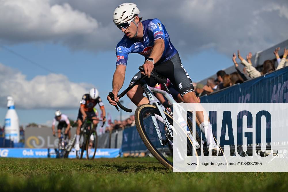 Belgium s Niels Vandeputte pictured in action at the men elite race of the Mosselcross cyclocross cycling event, on Sunday 11 October 2026, in Dendermonde, the first race (out of 7) of the HG Cross competition. DAVIDxPINTENS x189450179x