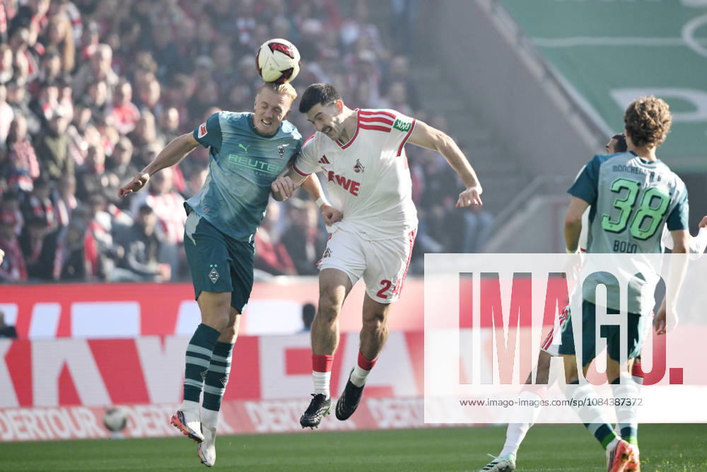 Isac Lidberg, Borussia Mönchengladbach (left), against Luka Lochoshvili, 1. FC Köln, October 11, 2026; Soccer, Bundesliga 1, 2026–2027 season, Matchday 5, 1. FC Köln vs. Borussia Mönchengladbach. DFL regulations prohibit any use of photographs as image sequences and or quasi-video. Cologne, RheinEnergie Stadium, North Rhine-Westphalia, Germany Team2