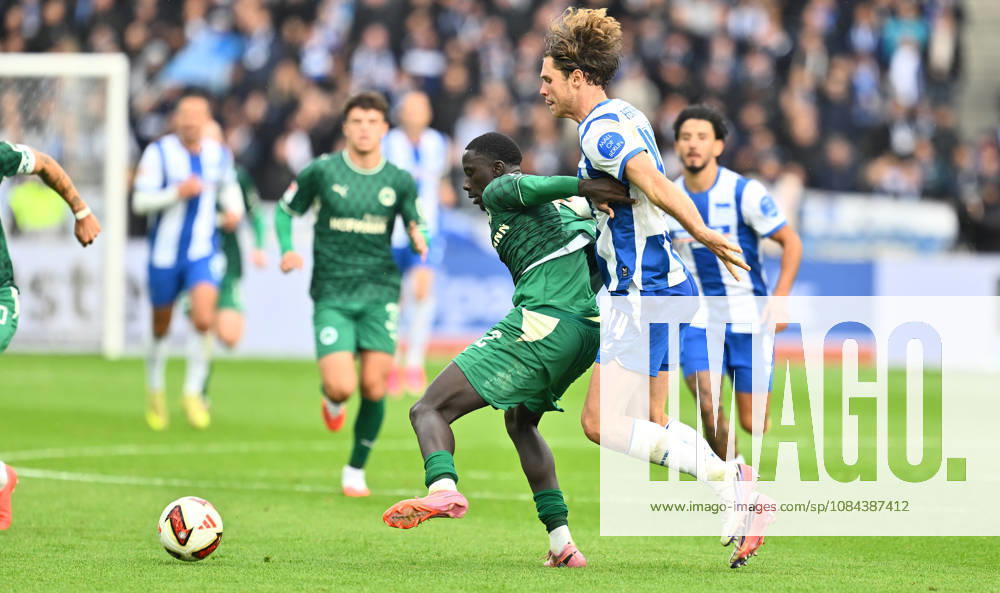 Soccer Season 2026–2027, Matchday 2, Bundesliga, Hertha BSC Berlin vs. SpVgg Greuther Fürth (Kleeblatt), Sports photo by Zink . DFL regulations prohibit any use of photographs as image sequences and or quasi-video; for editorial use only for editorial use only Omar Sillah 42, SpVgg Greuther Fürth Linus Gechter 44, Hertha BSC