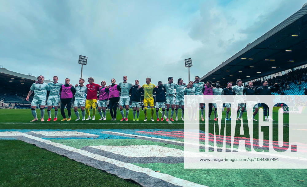 Germany Soccer 2. Bundesliga 2026–2027, Matchday 7: VfL Bochum vs. Arminia Bielefeld at Vonovia Ruhrstadion in Bochum—celebrations, team photo, wide shot of Arminia Bielefeld and Bochum at Vonovia Ruhrstadion, Germany