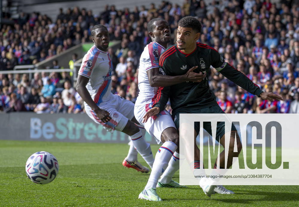 Crystal Palace v Nottingham Forest, Premier League, Football, Selhurst Park, London, UK - 11 Oct 2026 Morgan Gibbs-White of Nottingham Forest is challenged by Tyrick Mitchell of Crystal Palace during the English Premier League match at Selhurst Park, London London Selhurst Park Greater London UK, UK NEWSPAPERS OUT