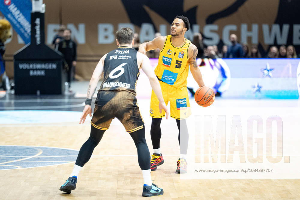 Ish Leggett (No. 5), MHP Riesen Ludwigsburg vs. Ferdinand Zylka (No. 6), Basketball Loewen Braunschweig (GER), Basketball Loewen Braunschweig vs. MHP Riesen Ludwigsburg, Basketball, easyCredit BBL, Week 3, 2026–27 Season, October 11, 2026 GER, Basketball Löwen Braunschweig vs. MHP Riesen Ludwigsburg, Basketball, easyCredit BBL, Week 3, 2026–27 Season, October 11, 2026 Braunschweig