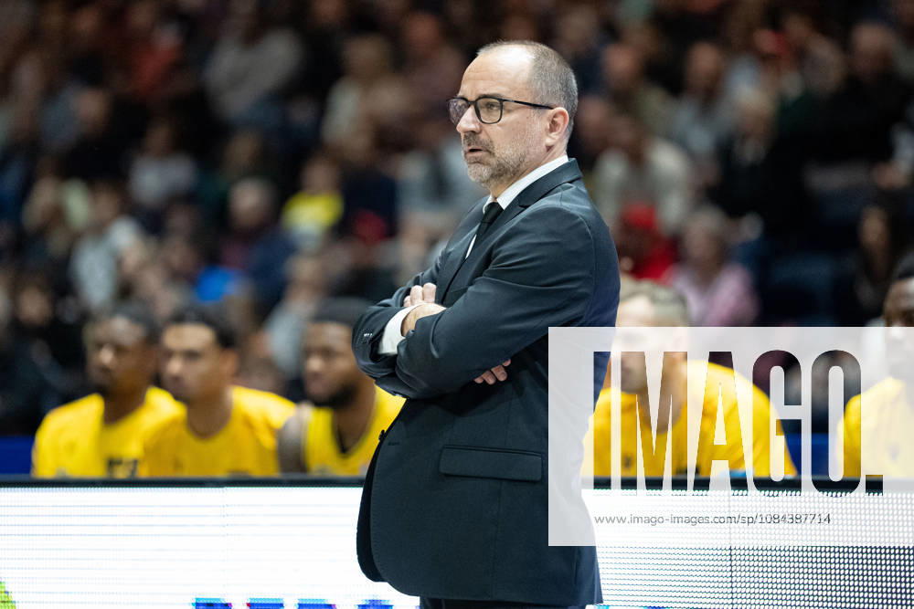 Carles Duran, Head Coach of MHP Riesen Ludwigsburg (GER), Basketball: Löwen Braunschweig vs. MHP Riesen Ludwigsburg, Basketball, easyCredit BBL, Week 3, 2026–27 Season, October 11, 2026 GER, Basketball: Löwen Braunschweig vs. MHP Riesen Ludwigsburg, Basketball, easyCredit BBL, Week 3, 2026–27 Season, October 11, 2026 Braunschweig