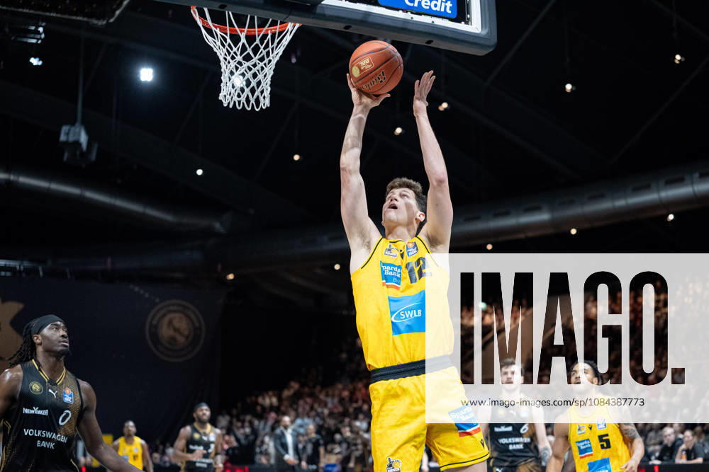 Patrick Cartier, No. 12, MHP Riesen Ludwigsburg, at the basket in front of Zaba Bangala, No. 0, Basketball Löwen Braunschweig, GER; Basketball Löwen Braunschweig vs. MHP Riesen Ludwigsburg, Basketball, easyCredit BBL, Week 3, 2026–27 Season, October 11, 2026 GER, Basketball Löwen Braunschweig vs. MHP Riesen Ludwigsburg, Basketball, easyCredit BBL, Week 3, 2026–27 season, October 11, 2026 Braunschweig