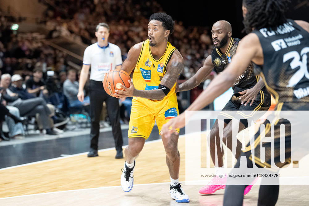 Justin Kier (No. 1), MHP Riesen Ludwigsburg vs. Sheldon Edwards (No. 13), Basketball Loewen Braunschweig, GER; Basketball Loewen Braunschweig vs. MHP Riesen Ludwigsburg, Basketball, easyCredit BBL, Week 3, 2026–27 Season, October 11, 2026 GER, Basketball Löwen Braunschweig vs. MHP Riesen Ludwigsburg, Basketball, easyCredit BBL, Week 3, 2026–27 season, October 11, 2026 Braunschweig