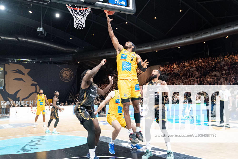Justin Kier 1 of the MHP Riesen Ludwigsburg at the basket against Zaba Bangala 0 of the Basketball Löwen Braunschweig and Chip Flanigan 30 of the Basketball Löwen Braunschweig (GER), Basketball Löwen Braunschweig vs. MHP Riesen Ludwigsburg, Basketball, easyCredit BBL, Week 3, 2026–27 season, October 11, 2026, GER, Basketball Löwen Braunschweig vs. MHP Riesen Ludwigsburg, Basketball, easyCredit BBL, Week 3, 2026–27 season, October 11, 2026, Braunschweig