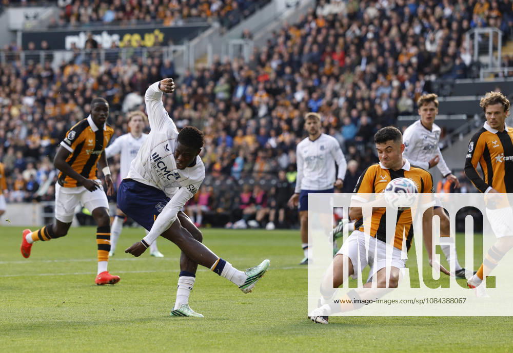 Kingston upon Hull, England, 11th October 2026. Thierno Barry of Everton shot is blocked by John Egan of Hull City during the Hull City vs Everton Premier League match at the MKM Stadium, Kingston upon Hull. Picture credit should read: Cody Froggatt Sportimage . SPI_032_CF_HULL_CITY_EVERTON SPI-5062-0033