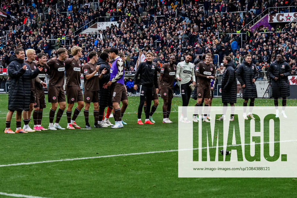 Germany Soccer 2. Bundesliga 2026–27, Matchday 7: FC St. Pauli vs. Karlsruher SC at Millerntor Stadium in Hamburg; St. Pauli Team: FC St. Pauli Celebrates Victory in Front of Fans