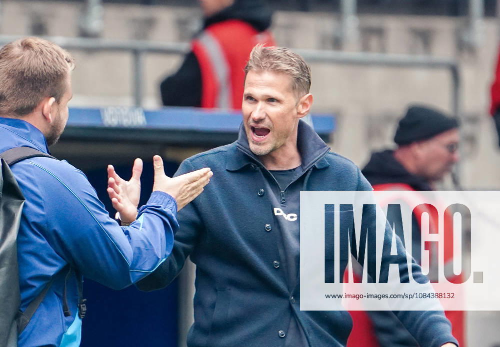 Germany Soccer 2. Bundesliga 2026–2027, Matchday 7: VfL Bochum vs. Arminia Bielefeld at Vonovia Ruhrstadion in Bochum; Victory celebrations; Oliver Kirch, coach of Arminia Bielefeld; Bochum; Vonovia Ruhrstadion; Germany