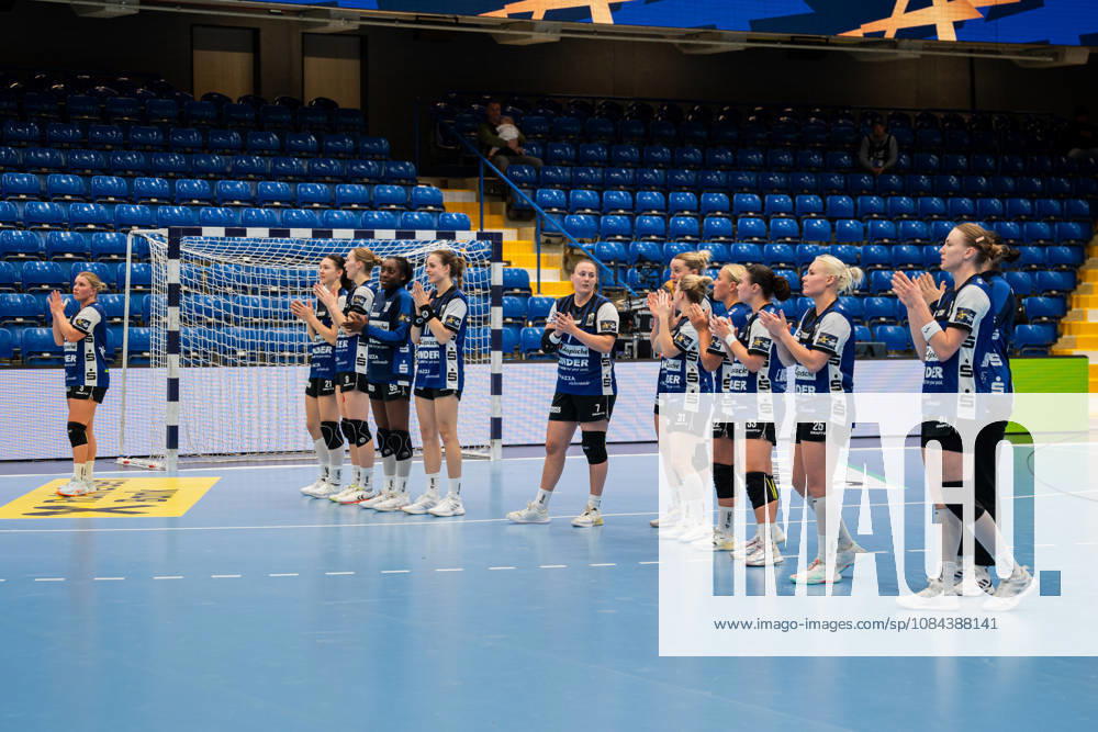 HSG Blomberg Lippe GER vs. Odense Handbold DEN, Handball, EHF Champions League Women, Group Stage, October 11, 2026, 2026–2027 Season, Lemgo: The players of HSG Blomberg Lippe (GER) thank the fans at the Lemgo Phoenix Contact Arena in Germany