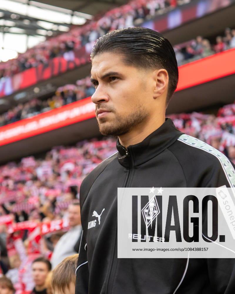 Germany 1 Bundesliga 2026–2027, Matchday 5, 1. FC Köln vs. Borussia Mönchengladbach, Sunday, October 11, 2026, RheinEnergie Stadium, Cologne, North Rhine-Westphalia, Kevin Diks, Borussia Mönchengladbach, 4 minutes before kickoff, portrait of Cologne’s RheinEnergie Stadium, Cologne, Germany